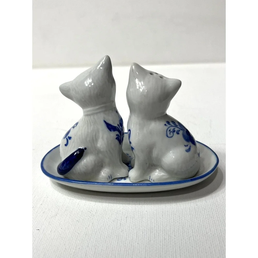 Cats on a Tray Salt & Pepper Shakers Handcrafted in Thailand Blue Kittens VTG